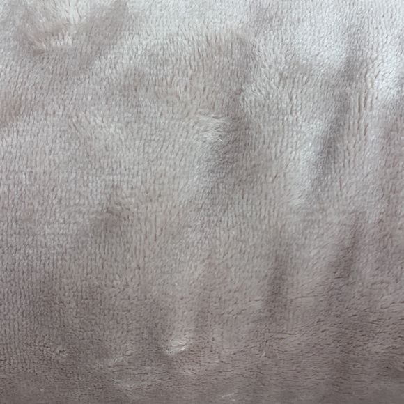 Calvin Klein Solid Fleece Oversized Queen Blanket - Picture 7 of 9